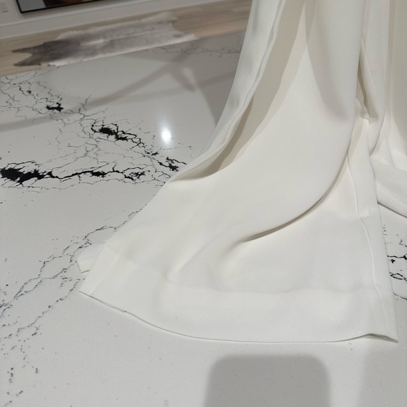 Club Monaco size US2 White flared pant jumpsuit with belt - Picture 3 of 9